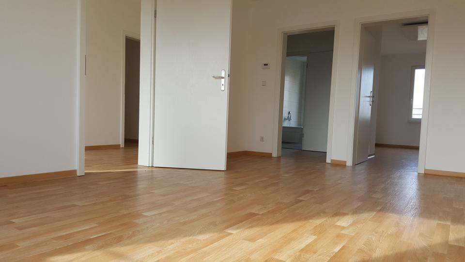 ZENTRAL MITTENDRIN + Ecke Rewe Gorkistraße + HELL & GERÄUMIG zimmer