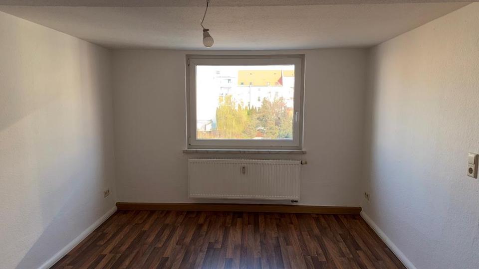 Dachgeschoßwohnung Schkeuditz - 4 Zimmer, 75 m&sup2;, 599&euro; | Angebot:26233936