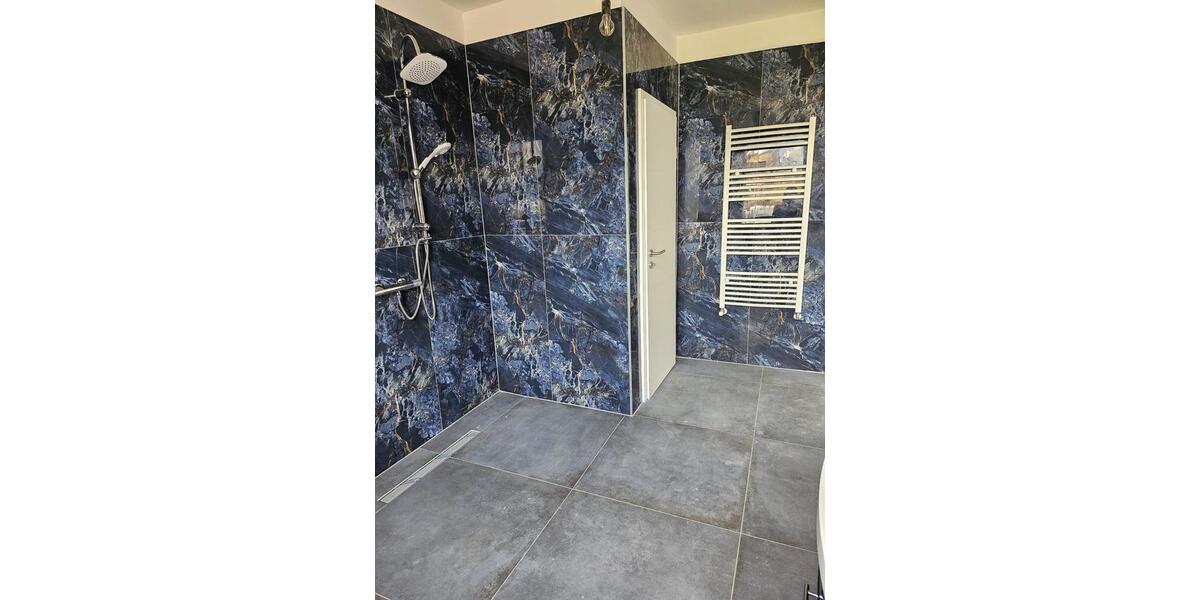 Sonnige, geräumige, neu sanierte Wohnung 5 zimmer