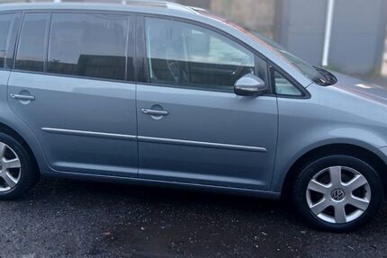 VW Touran 239.000 km 5.400 € Leipzig 04157