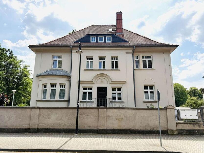 Saniertes Mehrfamilienhaus mit Ausbaureserve !