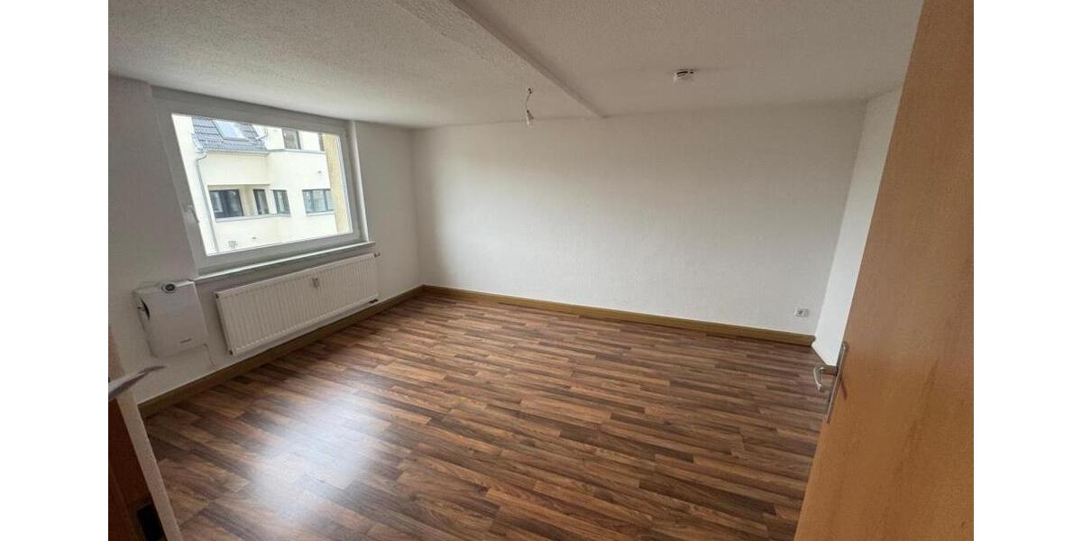 Dachgeschoßwohnung Schkeuditz - 4 Zimmer, 75 m&sup2;, 599&euro; | Angebot:26233936