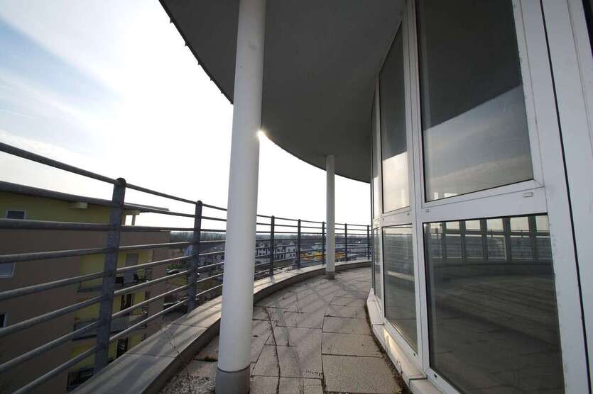 Individuell gestaltbare Bürofläche am Flughafen: Mit Balkon und viel Tageslicht zimmer