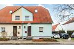 Ihr neues Zuhause: Doppelhaushälfte mit Garten und Platz für die Familie in Leuna 4 zimmer