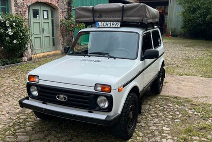 Lada Niva 55.000 km 15.500 € leipzig 04275