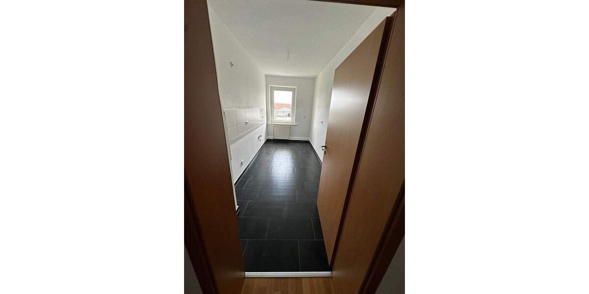 Etagenwohnung Merseburg Kötzschen - 5 Zimmer, 127 m&sup2;, 889&euro; | Angebot:26217767
