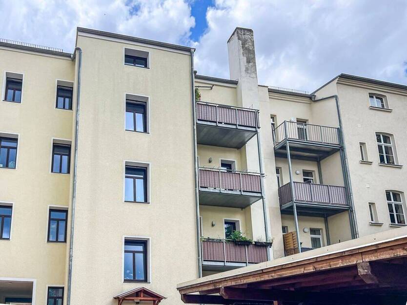 Gute Ausstattung I Einbauküche I Stellplatz und Loggia