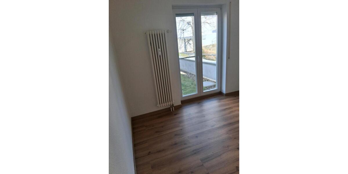 Erdgeschoßwohnung Hohenmölsen - 3 Zimmer, 70 m&sup2;, 750&euro; | Angebot:25649079