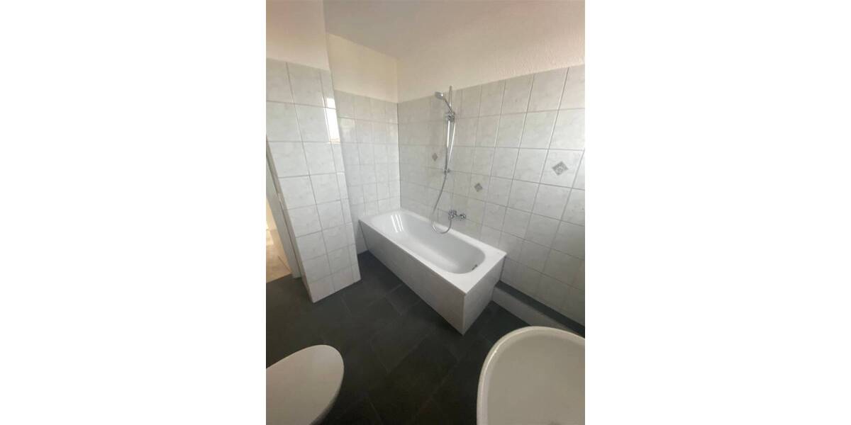 Knautkleeberg* neu renovierte 3 Raum-Whg.* 2.OG* Balkon* Tageslichtbad mit Wanne 3 zimmer