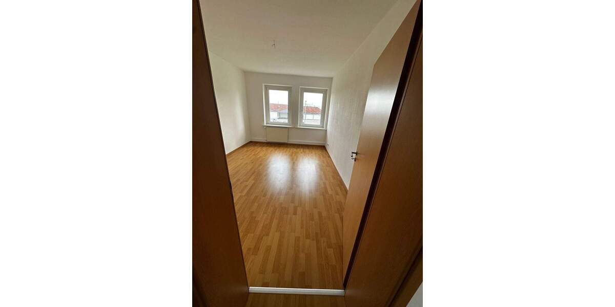 Etagenwohnung Merseburg Kötzschen - 5 Zimmer, 127 m&sup2;, 889&euro; | Angebot:26217767