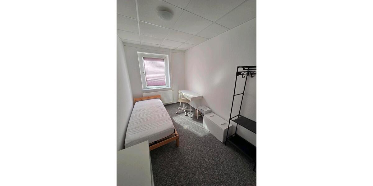 Etagenwohnung Leipzig Süd - 1 Zimmer, 12 m&sup2;, 350&euro; | Angebot:25208540