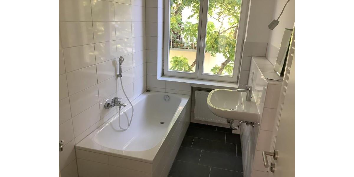 2-R-Wohnung mit Fußbodenheizung im Bad und EBK und Gäste WC 2 zimmer