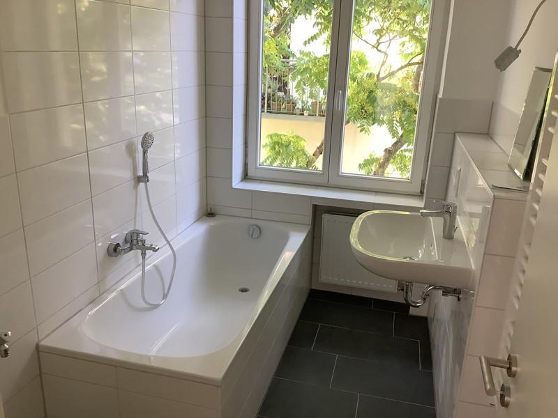 2-R-Wohnung mit Fußbodenheizung im Bad wartet auf einen neuen Mieter zimmer