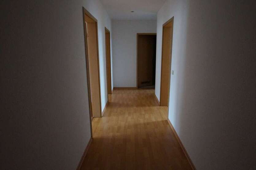 geeignet für 2er-WG - 2,5-Zi-DG-Whg - Laminat, Badewanne 2.5 zimmer