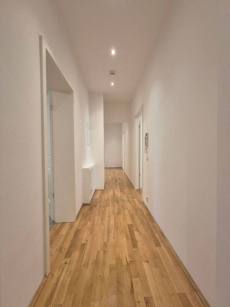 Neuwertige 3 Zimmer Wohnung mit großem Balkon