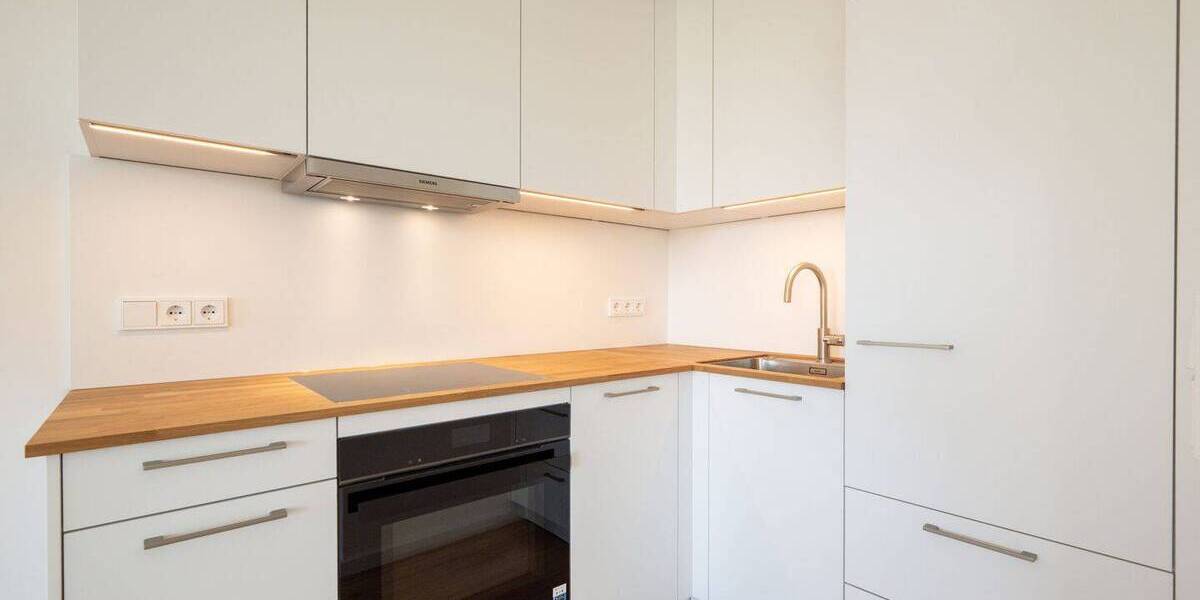 HIER BLEIBEN KEINE WÜNSCHE OFFEN Moderne 2-Raum-Wohnung mit Balkon, EBK & PKW-Stellplatz 2 zimmer