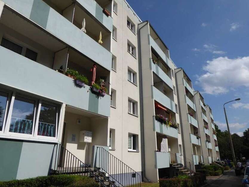 Wohnung zum Mieten in Halle (Saale) 344 € 57.31 m²
