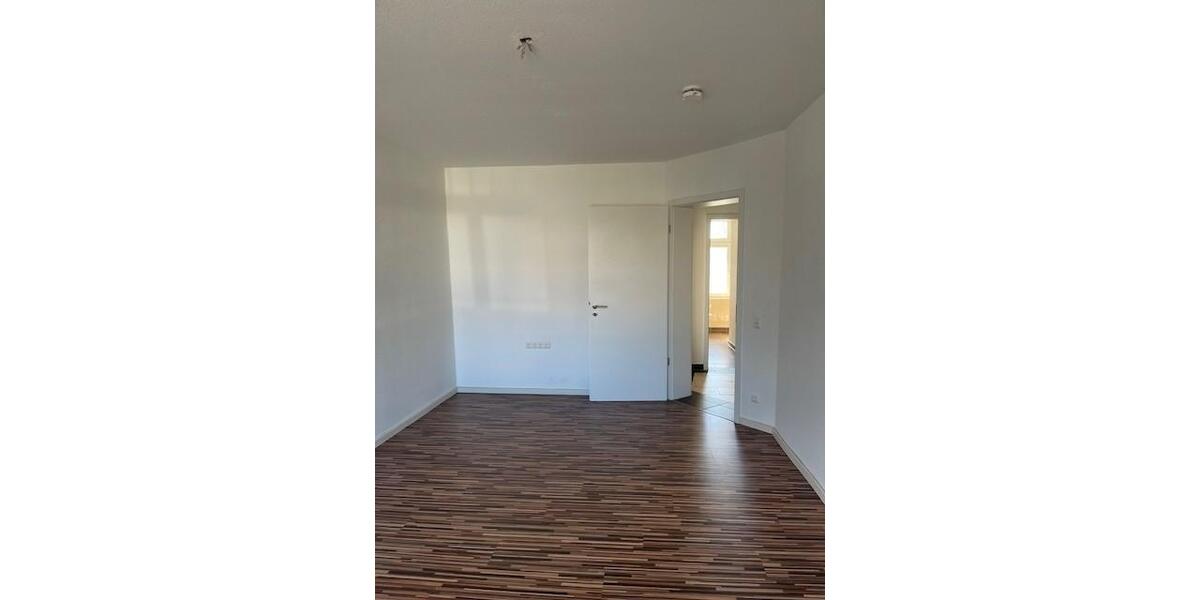 Etagenwohnung mit Balkon in ruhiger Wohngegend 4 zimmer