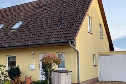 Sehr gepfl. energieeffizienter Neubau (Kernhaus) aus 2003 mit Sonnenterrasse, Pool und Garage in erstklassiger Wohnlage 4 zimmer