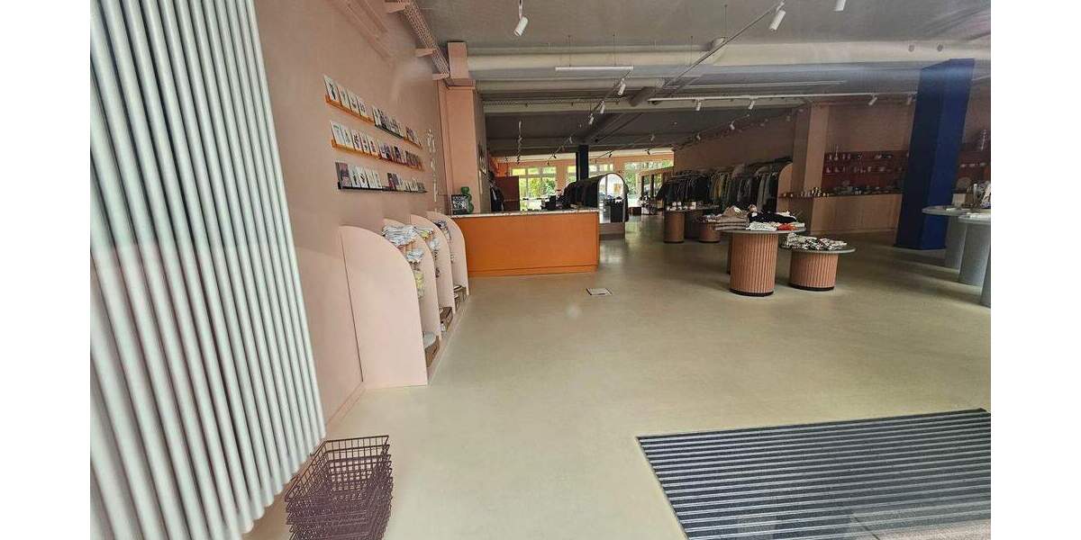 Große Ladenfläche direkt auf der beliebten 