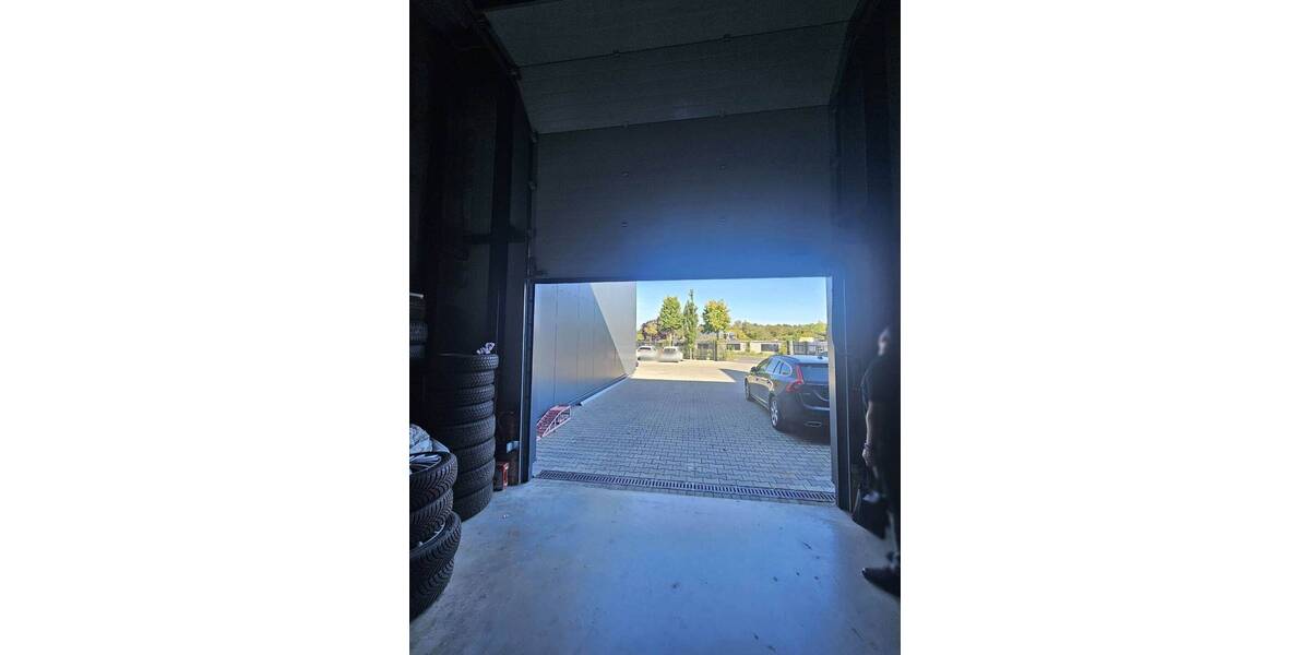 Moderne Gewerbefläche mit Büro + Lager, Freifläche + SP möglich zimmer