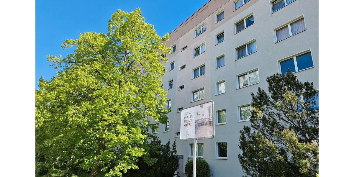 **JETZT EINZIEHEN**3-Zimmer-Wohnung Tageslichtbad Dusche+Wanne 4.OG Balkon ab sofort 3 zimmer