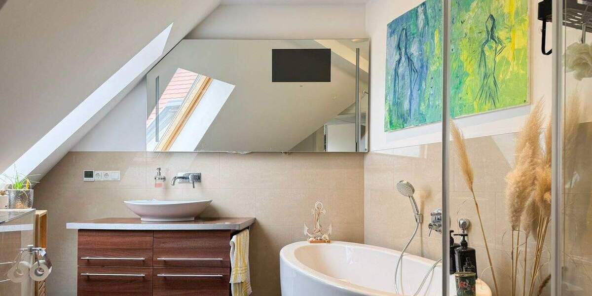 Frei werdend im Zentrum! Kamin | Lift | Loggia | Bad en suite + Gäste-WC | 2015 hochwertig saniert 2 zimmer