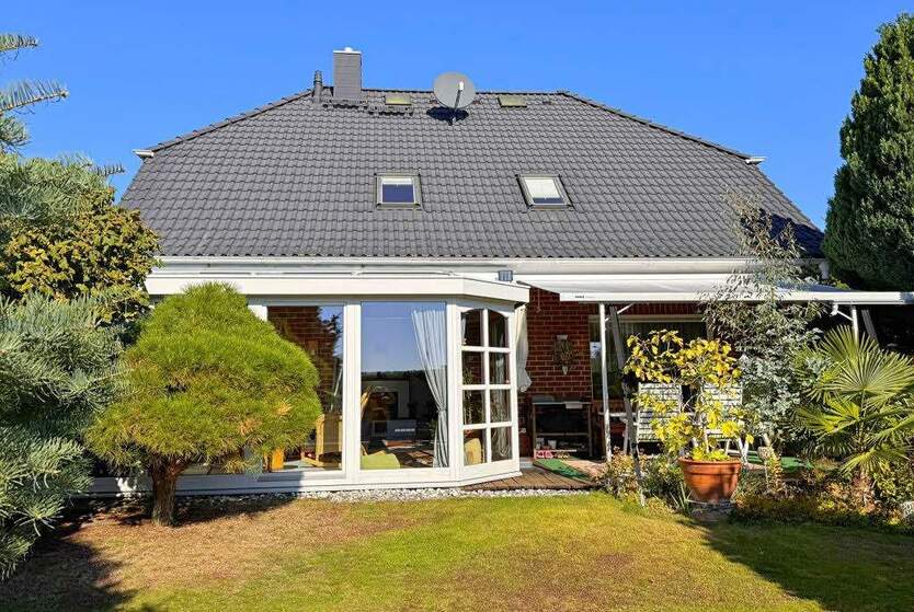 Landsberg OT Queis: Einfamilienhaus mit Wintergarten, Pool, Sauna, Garage, Keller 5 zimmer