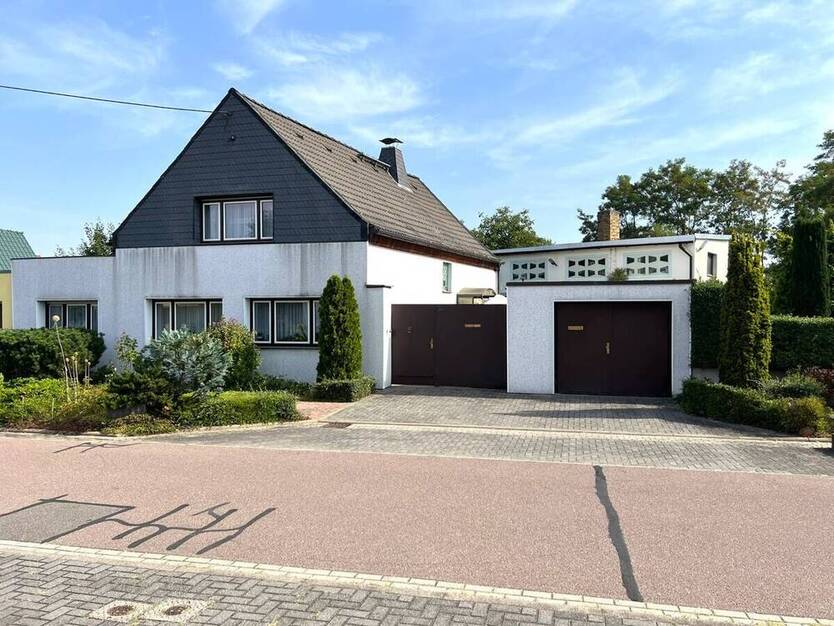 Idyllisches Einfamilenhaus mit Garage, überdachter Terrasse u. Garten in unmittelbarer Goitzschenähe