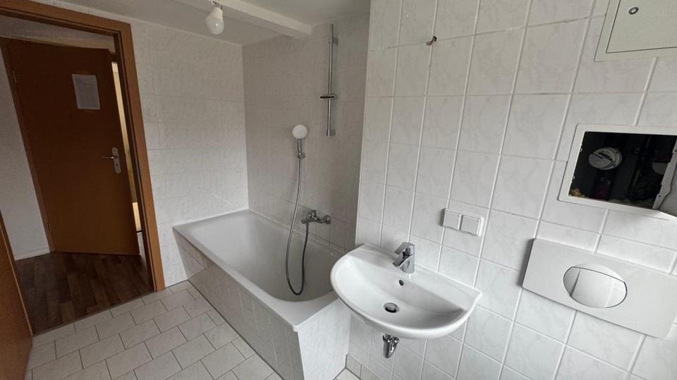 Dachgeschoßwohnung Schkeuditz - 4 Zimmer, 75 m&sup2;, 599&euro; | Angebot:26233936