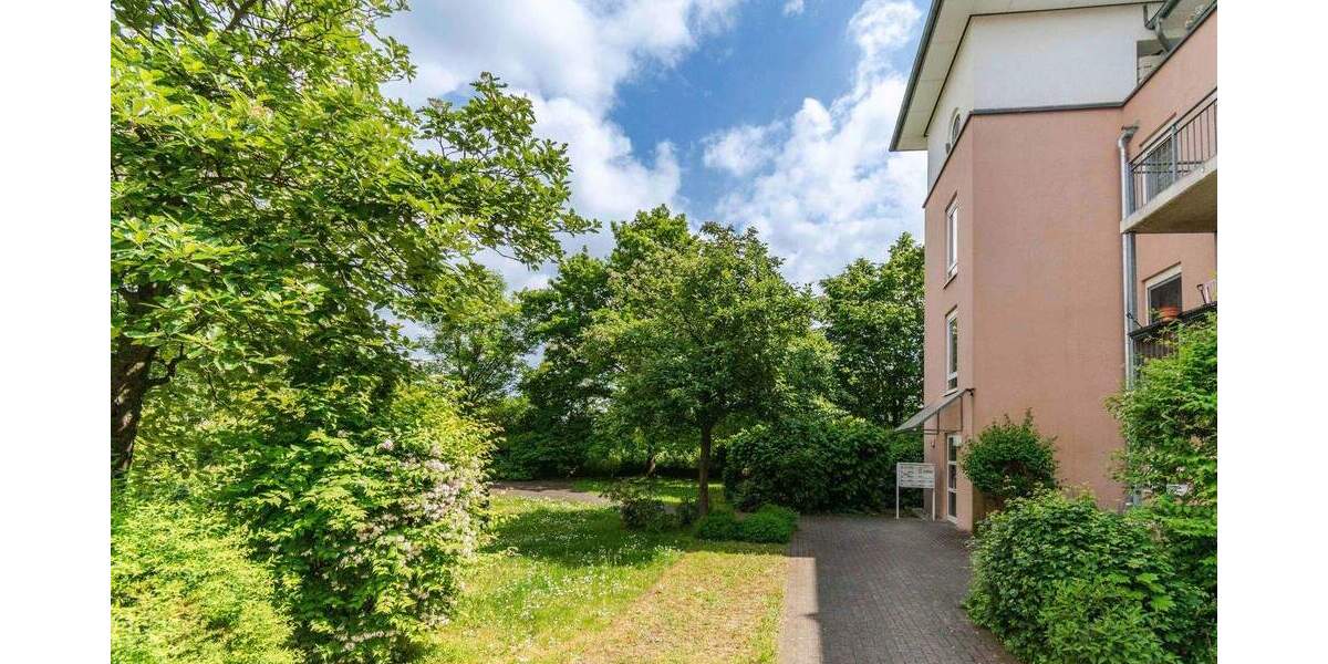 RUHIG WOHNEN, STADTNAH LEBEN Reihenhaus mit Garten, Dachterrasse und TG-Stellplatz 4 zimmer