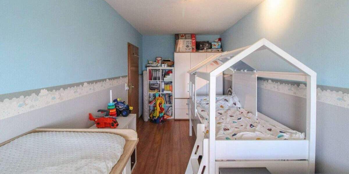 Ort der Gemütlichkeit: bezugsfreie, barrierearme 3-Zi.-Whg. + 2 TG-Stellplätze in Leipzig-Lindenthal 3 zimmer