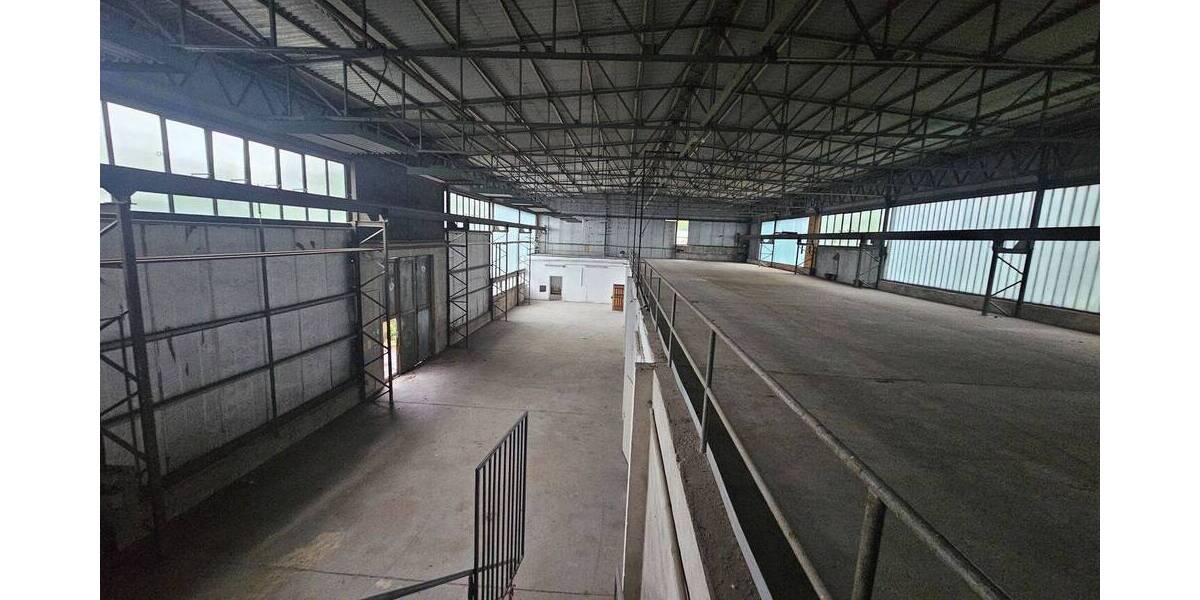 Freistehende, pfeilerfreie Halle in ruhiger Lage mit Büro-Lagerebene, Freifläche möglich zimmer