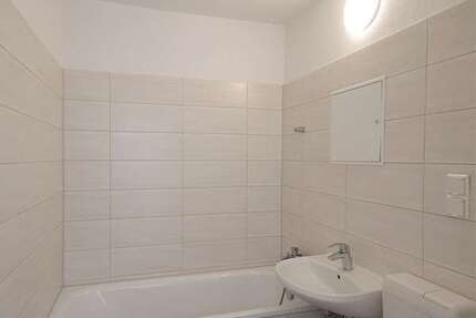 Wohnung zum Mieten in Halle (Saale) 394,07 € 49.32 m² 2 zimmer