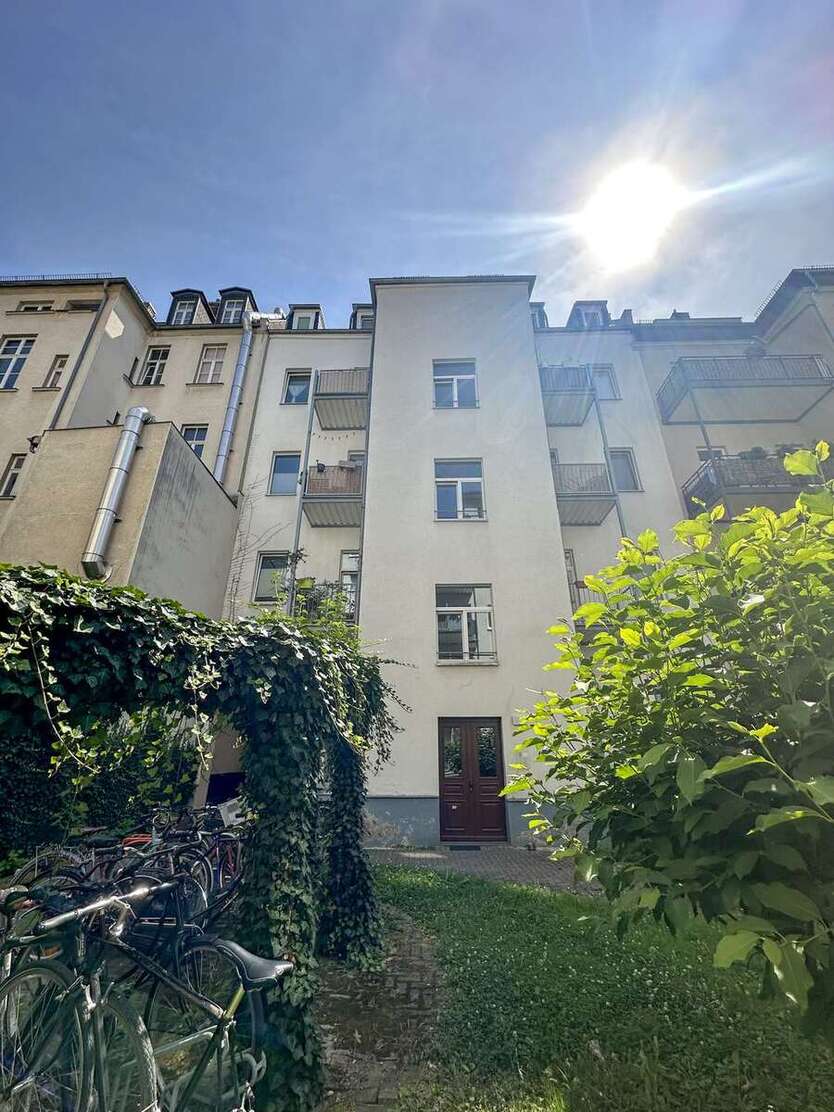 Über den Dächern der Südvorstadt: 3-Raumwohnung mit Spitzboden in Bestlage 3 zimmer