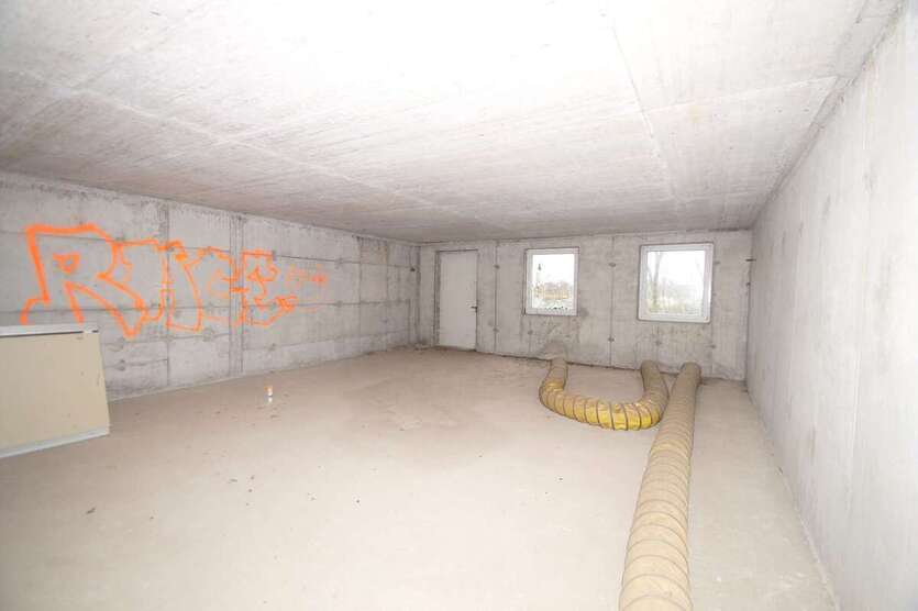 ++Gewerbehof mit Lagerhalle und Bürohaus an der B186++ zimmer