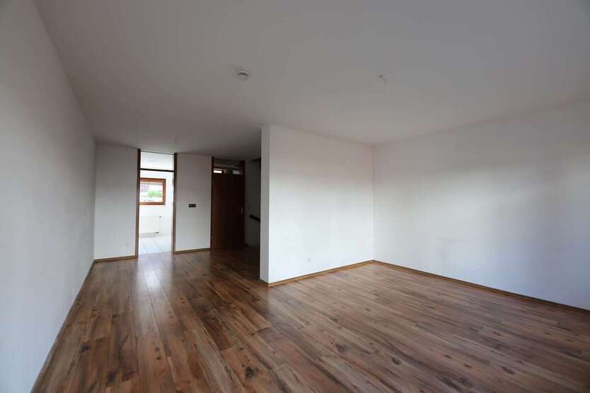 Charmantes Reihenmittelhaus mit Garten, Balkon, Garage und Keller in Großkugel 5 zimmer