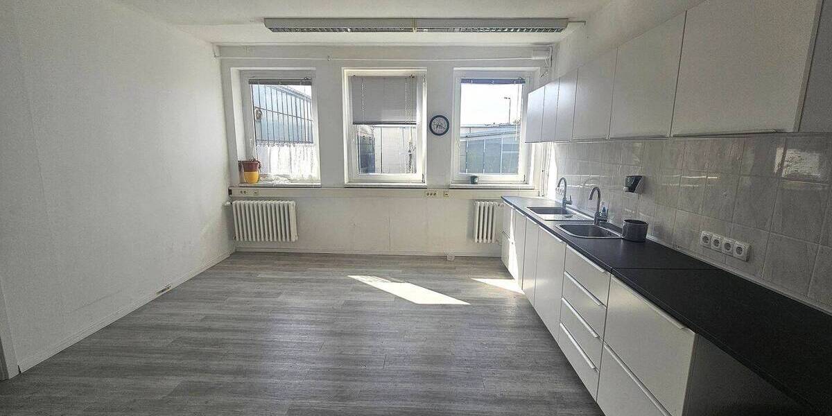 Bürofl. im Gewerbegebiet Böhlitz-Ehrenberg, 2 Räume, inkl. Küche, WC+ DU vorh., SP mögl. 3 zimmer