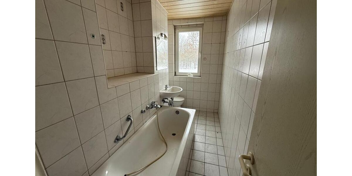 Etagenwohnung Leuna - 4 Zimmer, 75 m&sup2;, 400&euro; | Angebot:25782206