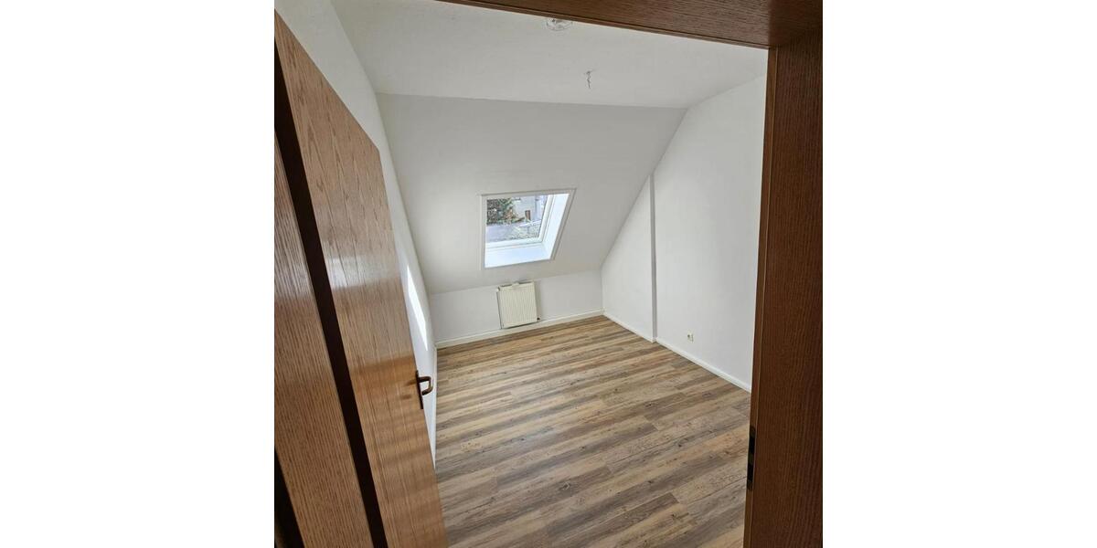 Dachgeschoßwohnung Zwenkau - 3 Zimmer, 72 m&sup2;, 690&euro; | Angebot:26493541
