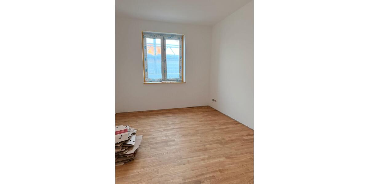 Neubau: Exklusive 5-Zimmer-Wohnung mit Garten, Kamin & Parkett 5 zimmer