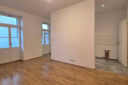 Neuwertige 3 Zimmer Wohnung mit großem Balkon