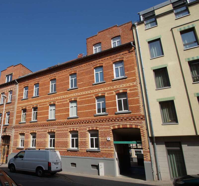 5-Zimmer-Wohnung mit Laminat, Wanne+Dusche