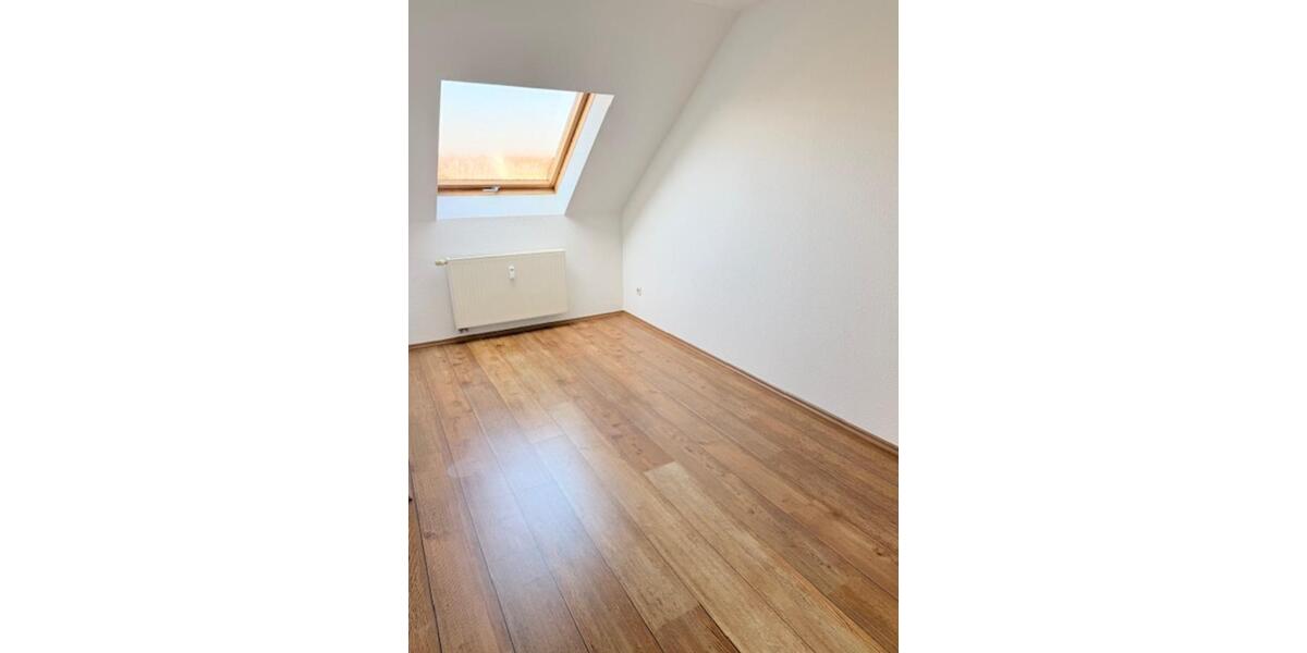 Dachgeschoßwohnung Zwenkau - 4 Zimmer, 90 m&sup2;, 680&euro; | Angebot:25363735