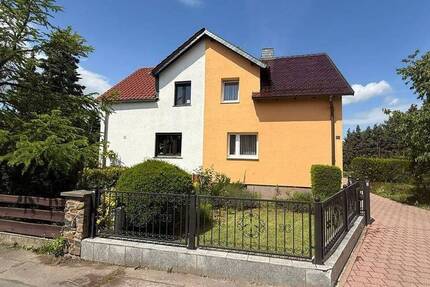 Doppelhaushälfte mit herrlichem Grundstück