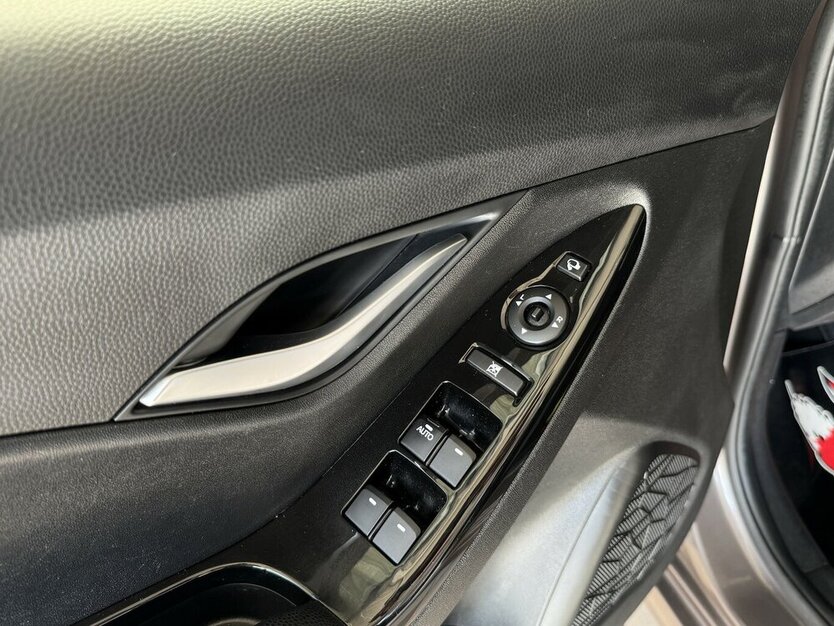 Hyundai ix20 FIFA world Cup Edition Automatik/LEDER/AHK/ 59.985 km 10.990 € Leipzig 04347