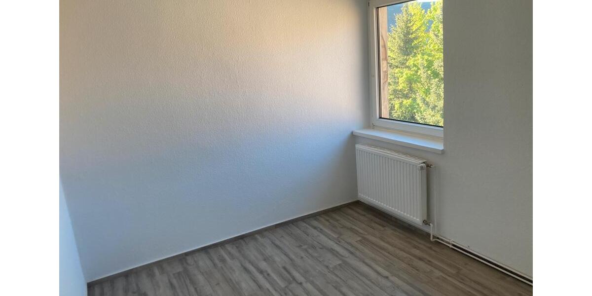 Etagenwohnung Borna - 3 Zimmer, 66 m&sup2;, 450&euro; | Angebot:26340978