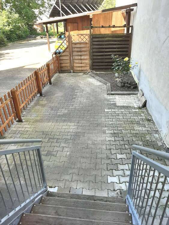 3-Zimmer-EG-Wohnung mit TERRASSE