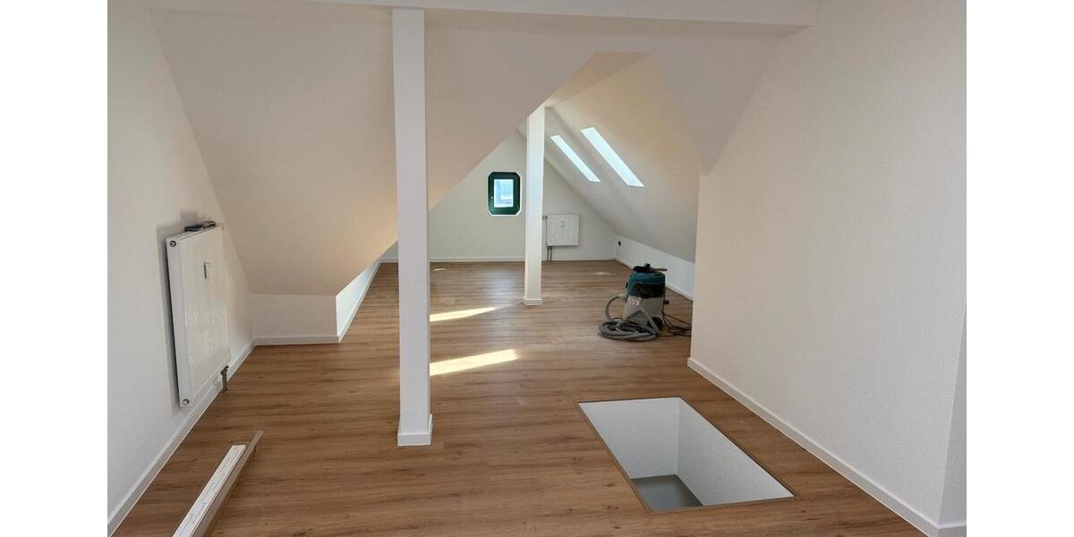 Dachgeschoßwohnung Leipzig Süd - 3 Zimmer, 90 m&sup2;, 1.080&euro; | Angebot:26335102
