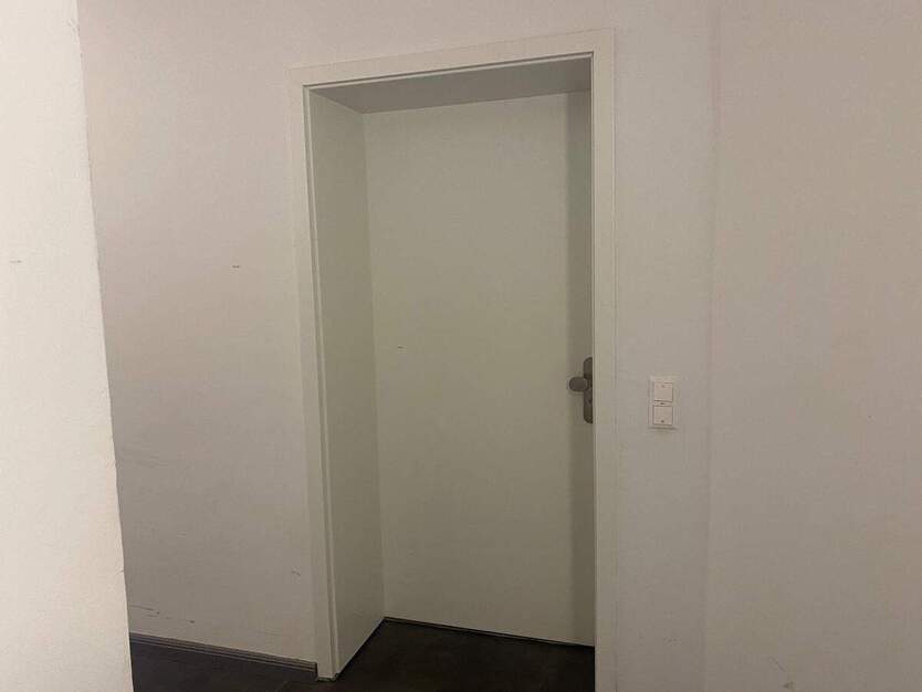 Schöne Erdgeschosswohnung mit geräumiger Wohnküche mit Einbauküche, Dusche und Fußbodenheizung! 2 zimmer